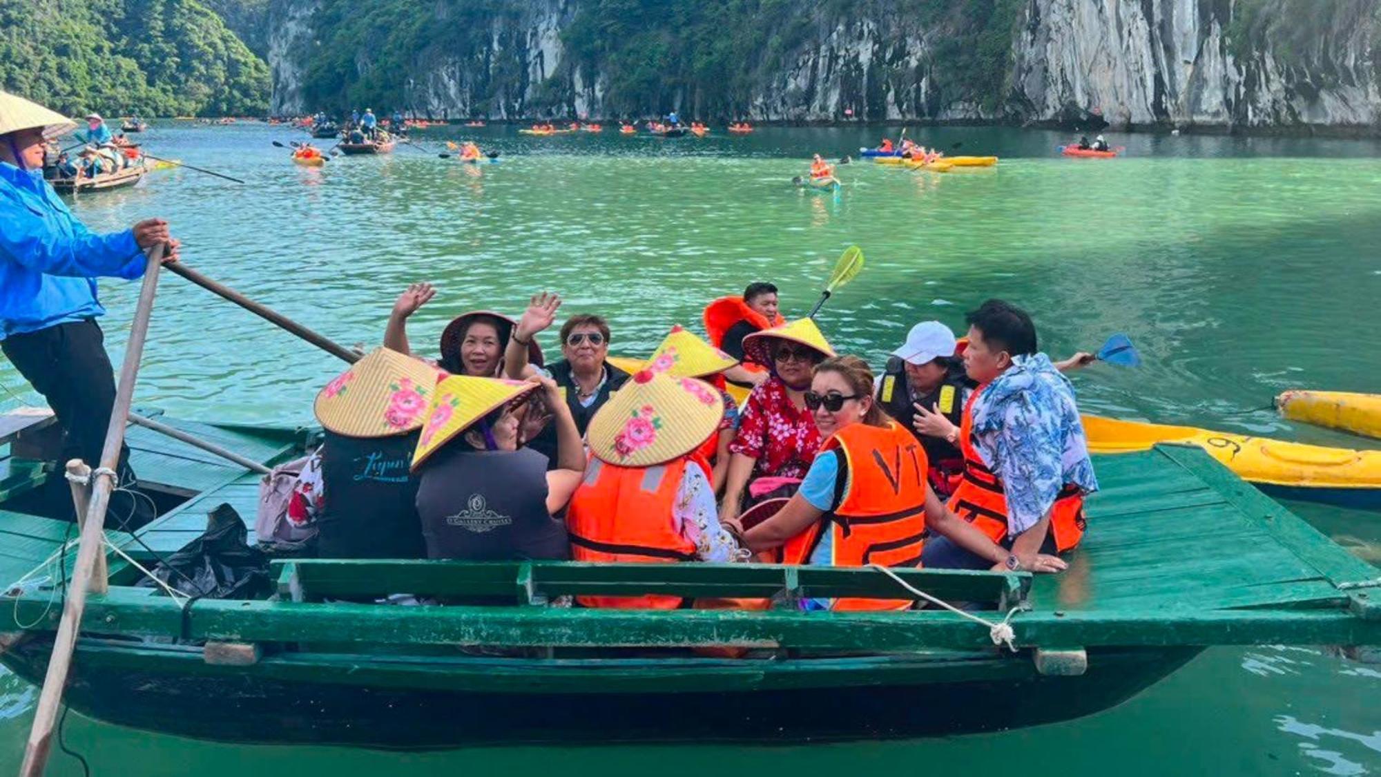 Lotus Boutique Cruise Ha Long Exterior foto