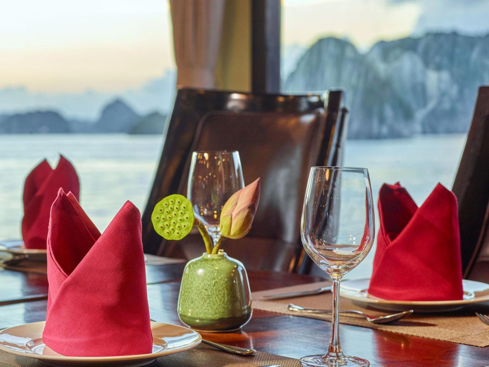 Lotus Boutique Cruise Ha Long Exterior foto