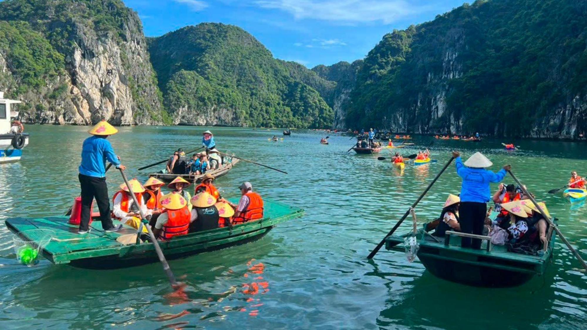 Lotus Boutique Cruise Ha Long Exterior foto