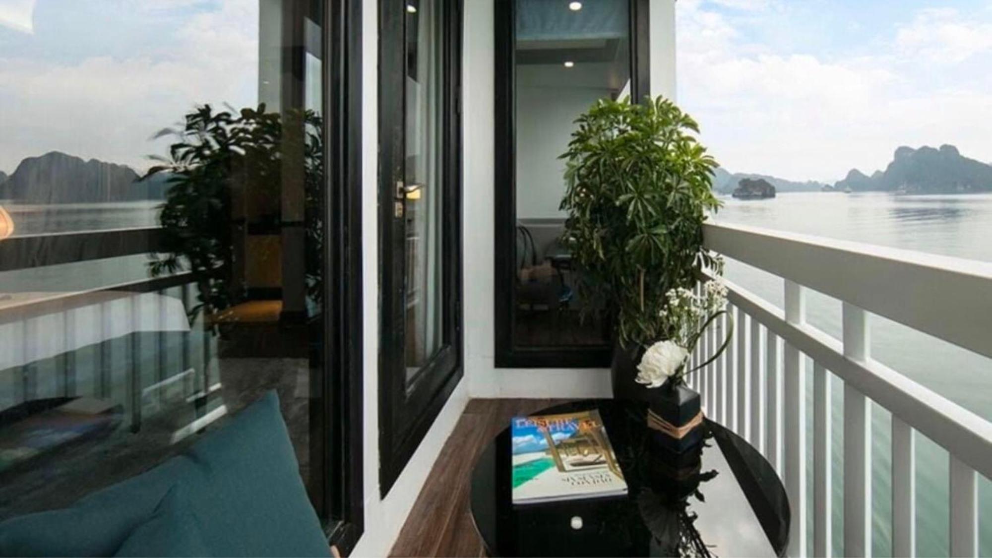 Lotus Boutique Cruise Ha Long Exterior foto