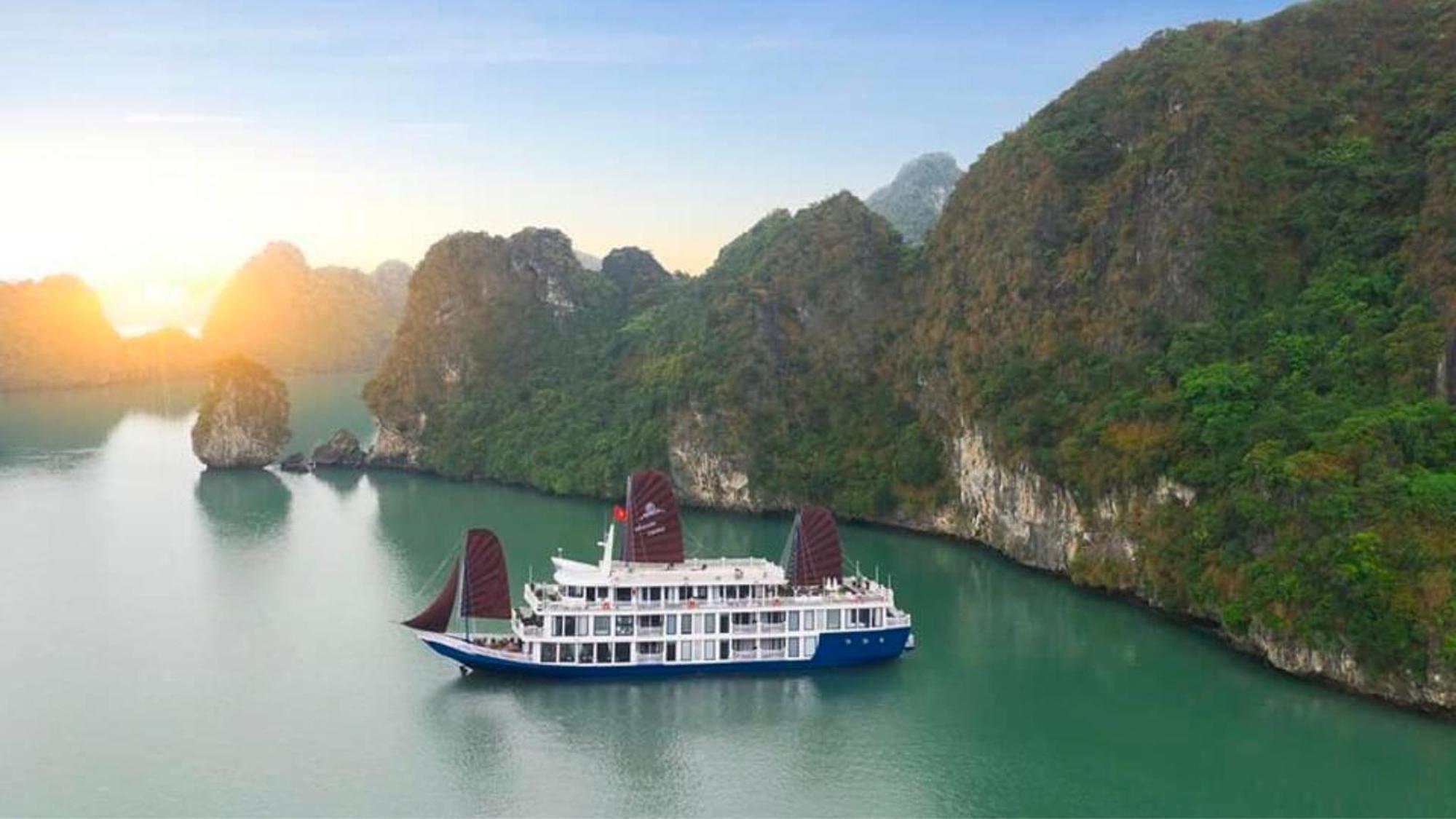 Lotus Boutique Cruise Ha Long Exterior foto